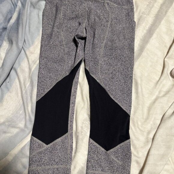 LUlulemon size 8 crops - Picture 3 of 3